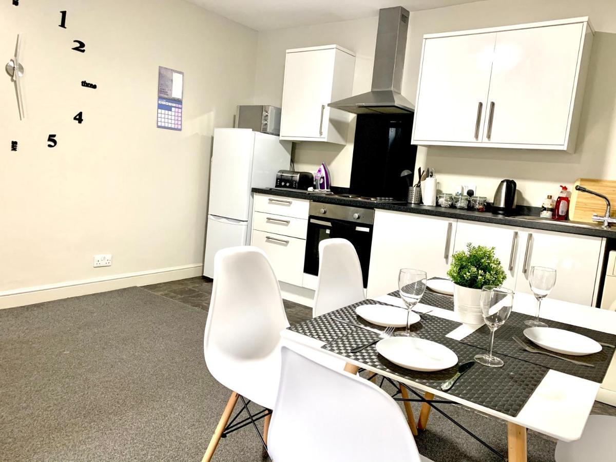 Free, Large Car Park Apartment Wakefield Exterior foto